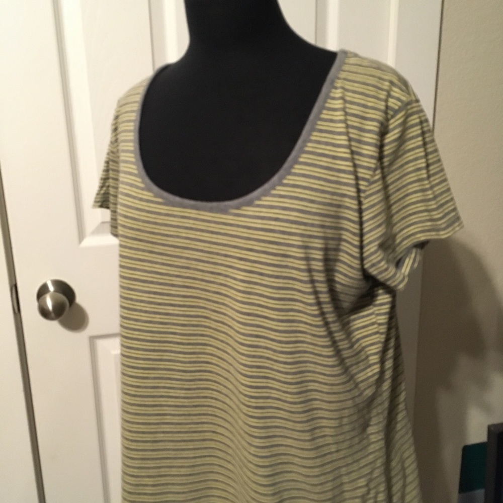Eddie Bauer scoop neck gray/yellow striped tee - Picture 4 of 6